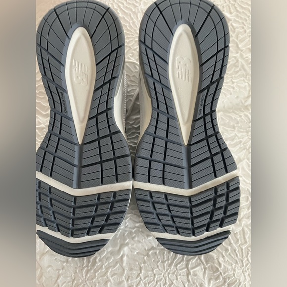 NWT NEW BALANCE Sneakers - Picture 3 of 5